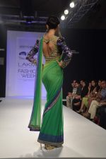 Model walk the ramp for Talent Box Arpita Mehta show at LFW 2013 Day 2 in Grand Haytt, Mumbai on 24th Aug 2013 (51).JPG